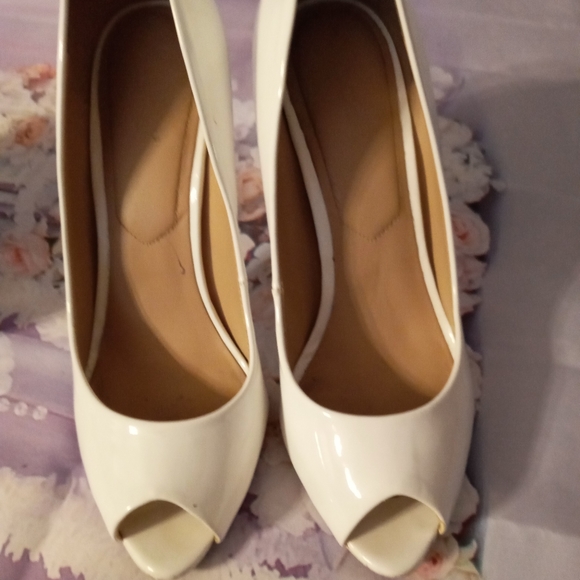 Shoes - Picture 3 of 4